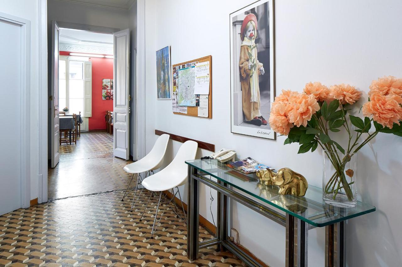 B&B Estudiantes Balmes Barcelona Eksteriør billede