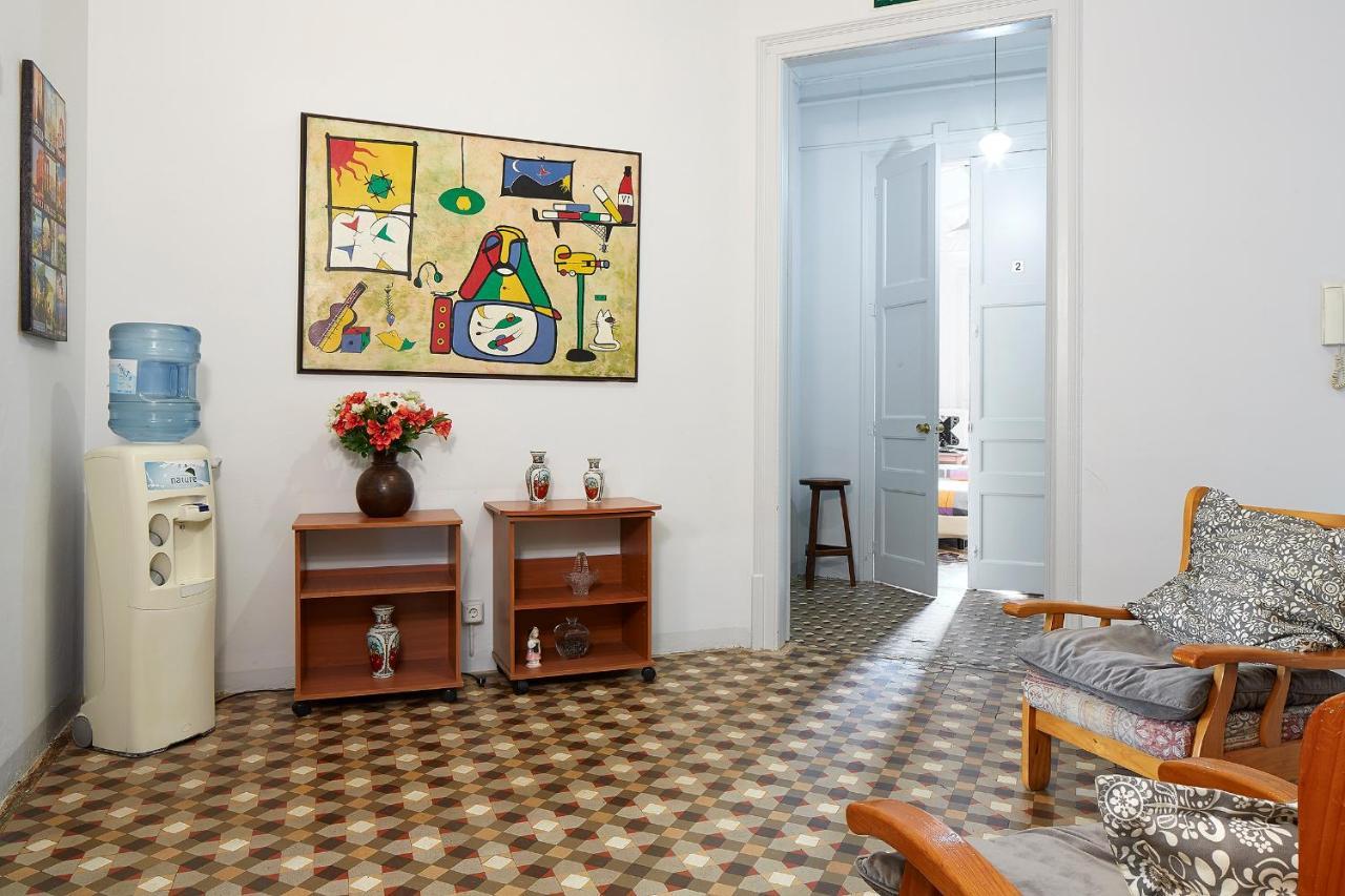 B&B Estudiantes Balmes Barcelona Eksteriør billede