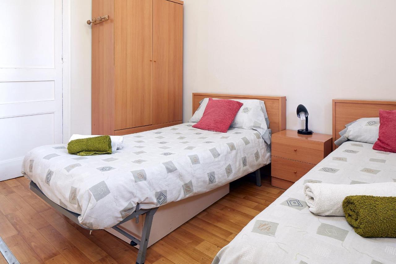 B&B Estudiantes Balmes Barcelona Eksteriør billede