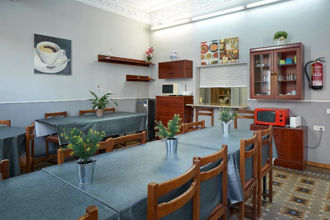 B&B Estudiantes Balmes Barcelona Eksteriør billede