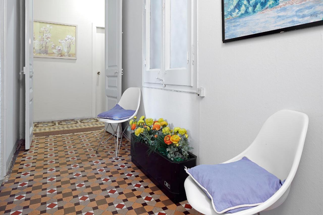 B&B Estudiantes Balmes Barcelona Eksteriør billede