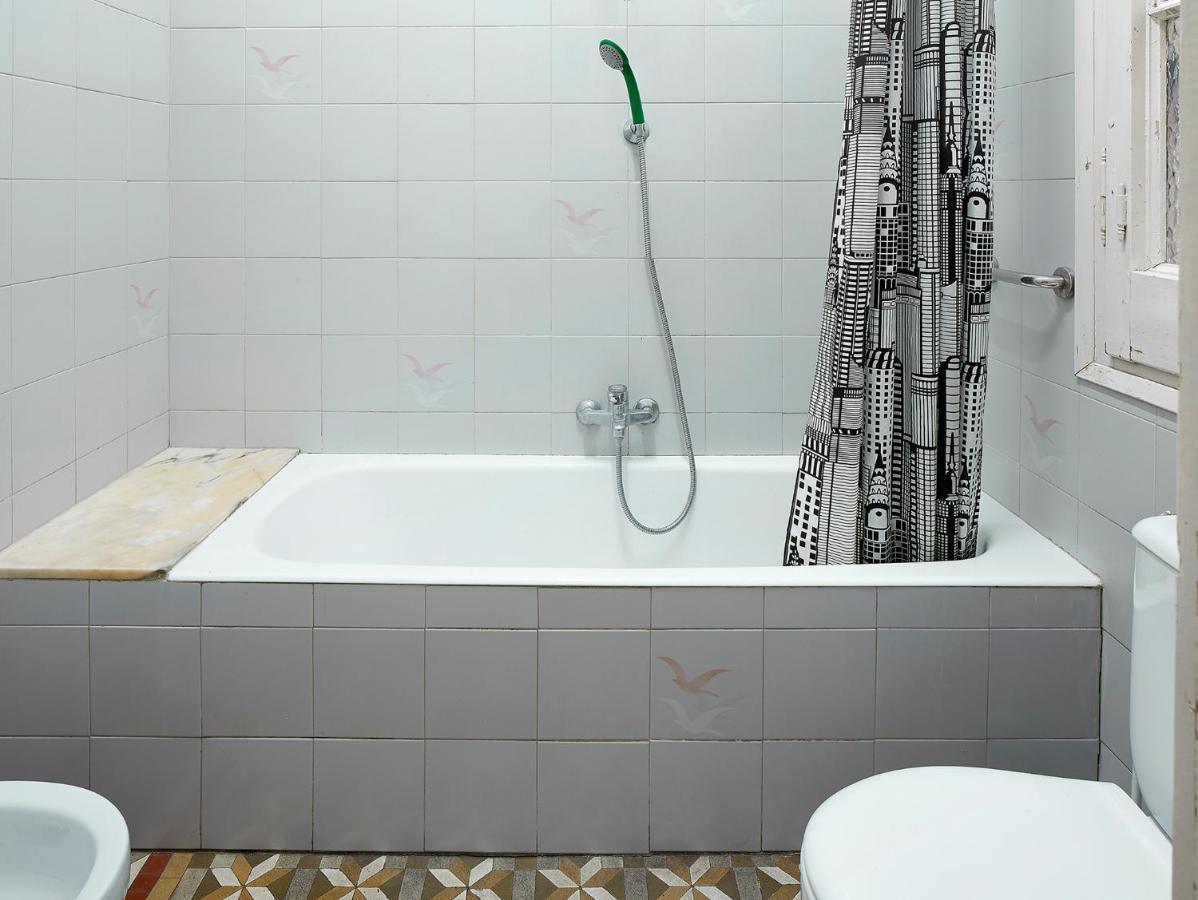 B&B Estudiantes Balmes Barcelona Eksteriør billede